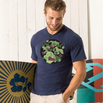T-shirt scollo a V con grafica Terranova Newfy camouglage