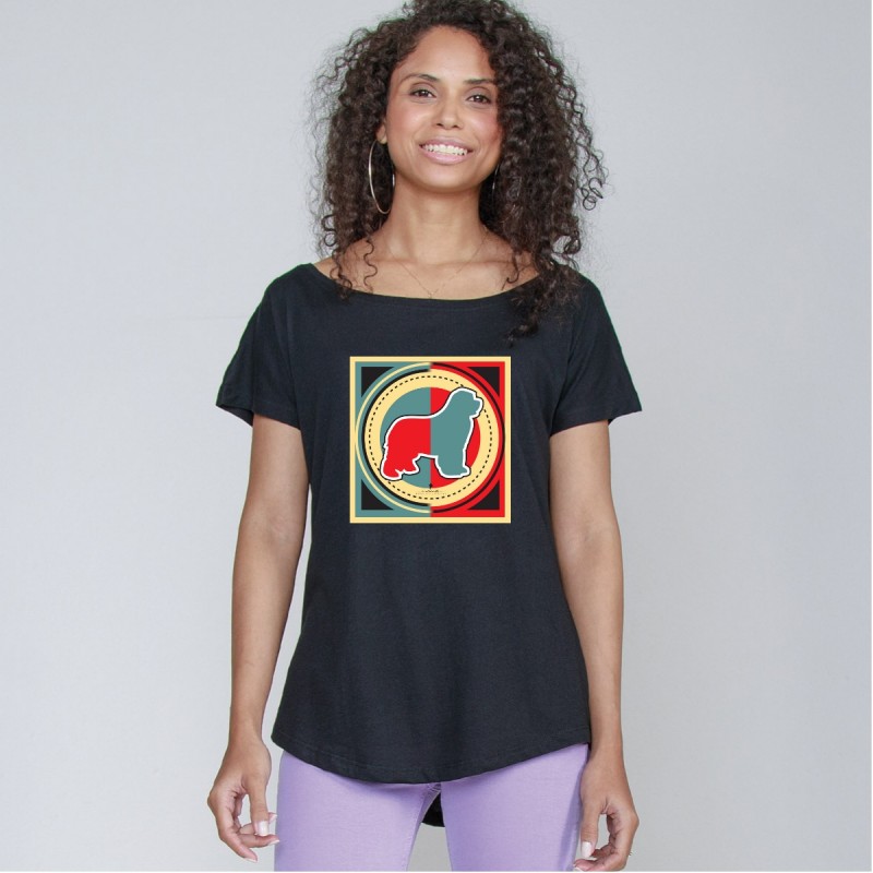 T-Shirt girocollo profondo da donna con grafica cane Terranova - Newfy Industrial T-Shirt girocollo profondo da donna con grafica cane Terranova - Newfy Industrial
